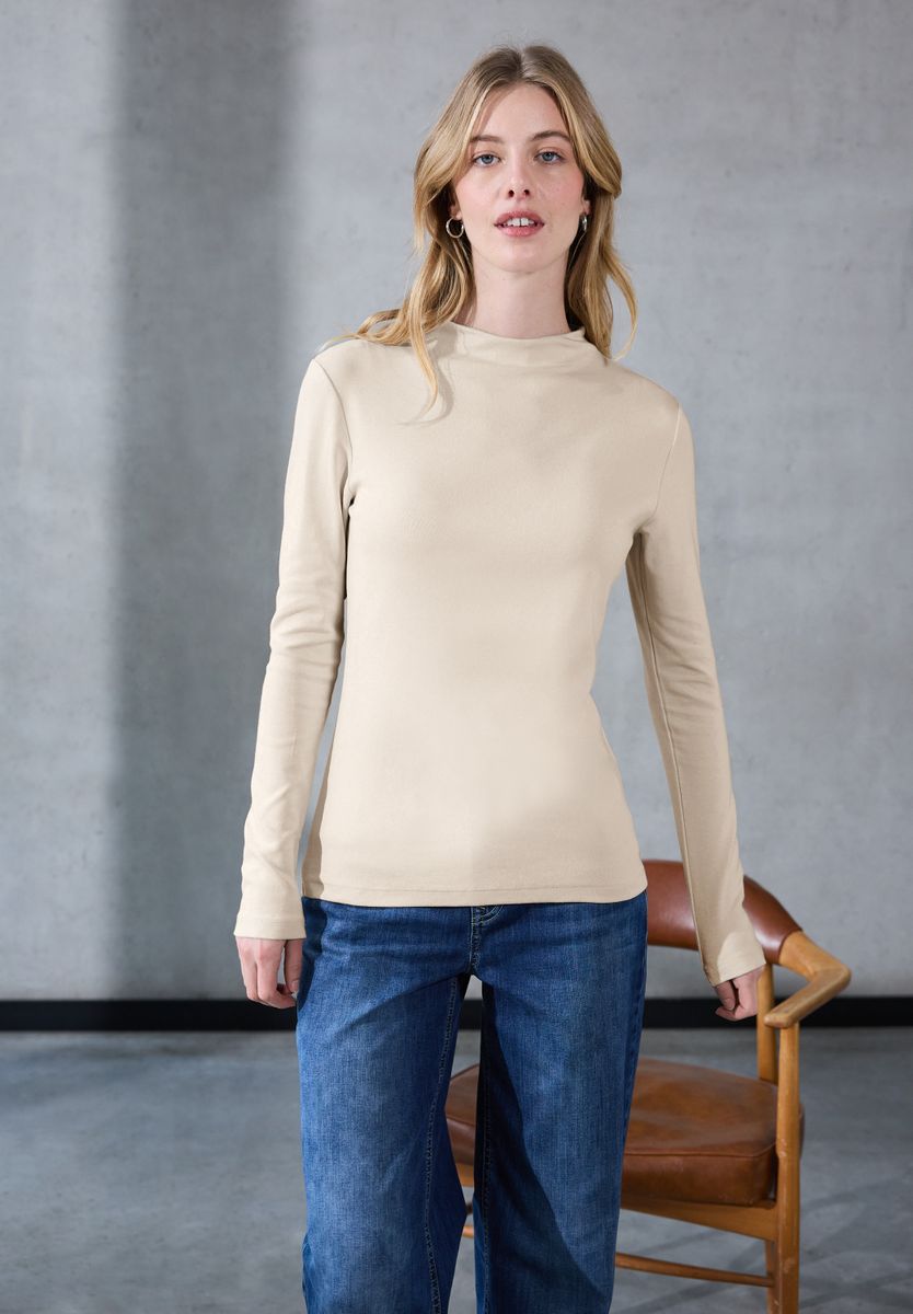 Basic Turtleneck Shirt