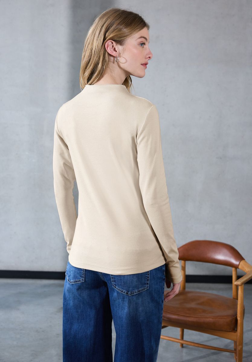 Basic Turtleneck Shirt