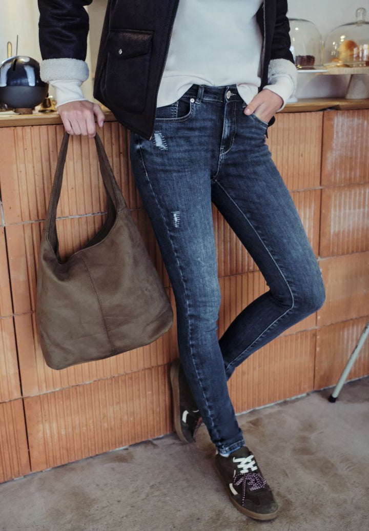 Jeans mit Destroyed Details