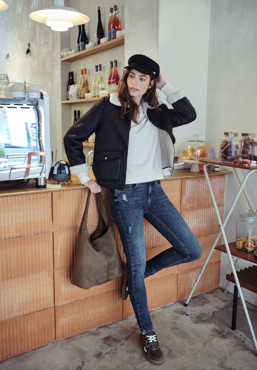 Jeans mit Destroyed Details