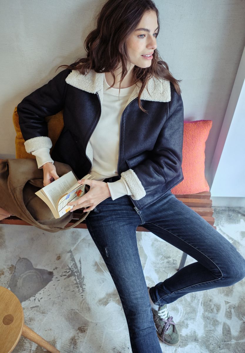 Jeans mit Destroyed Details