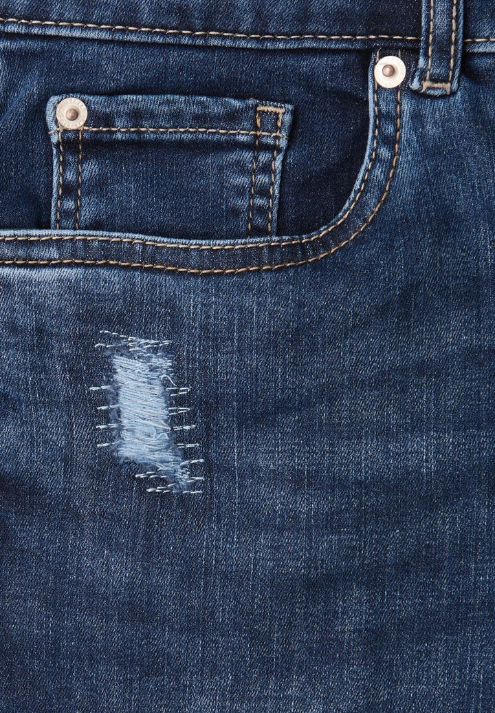 Jeans mit Destroyed Details