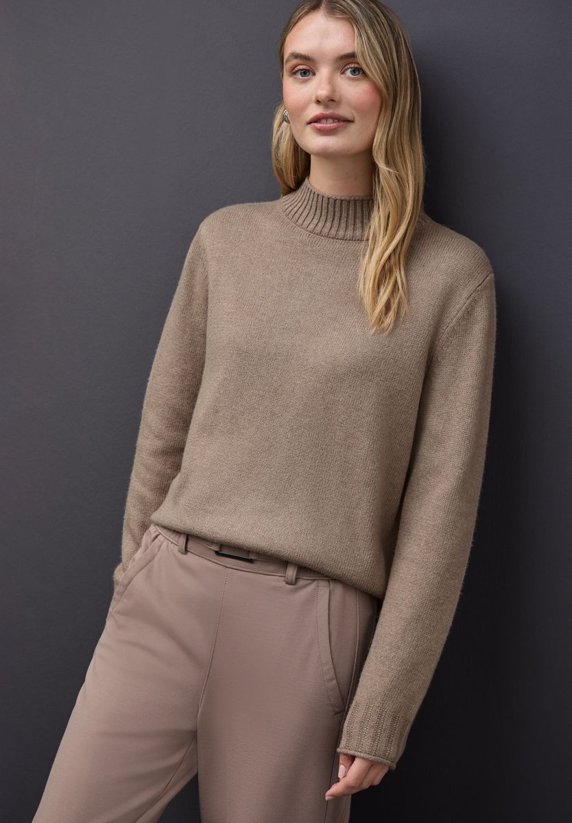 Basic Turtleneck Pullover
