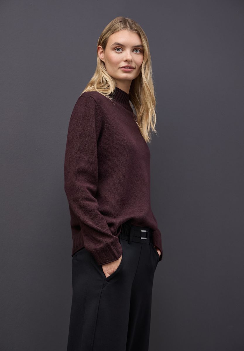 Basic Turtleneck Pullover