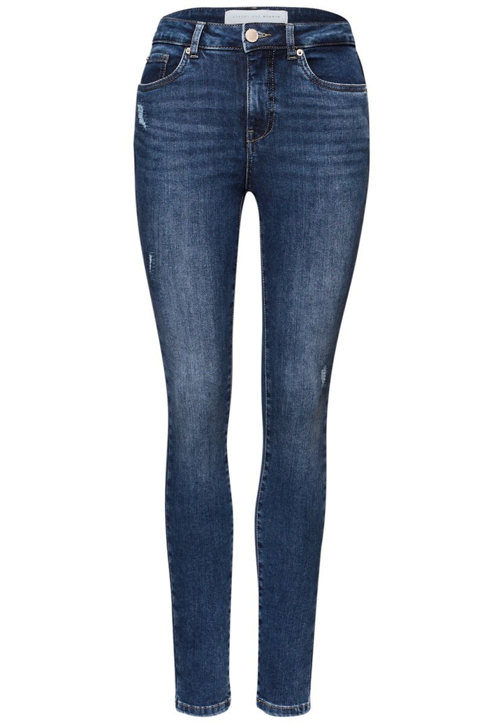 Jeans mit Destroyed Details