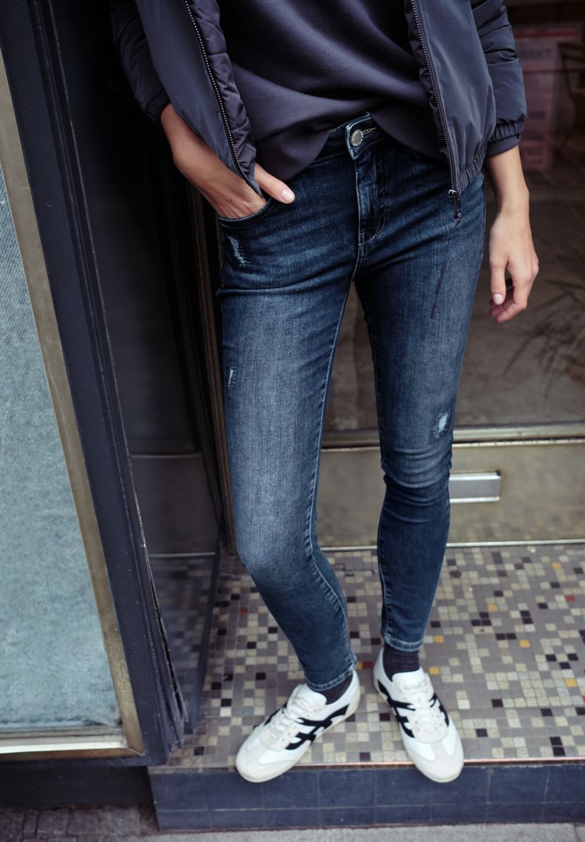 Jeans mit Destroyed Details