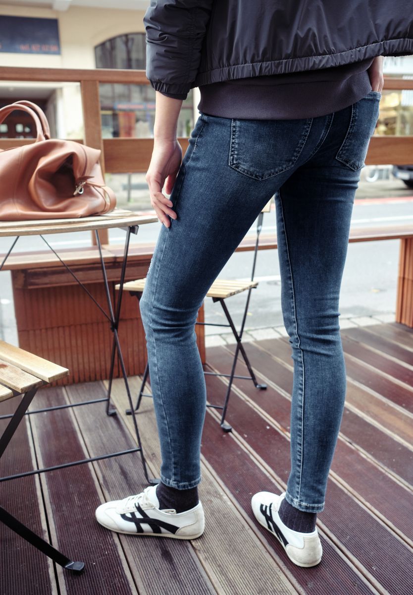 Jeans mit Destroyed Details