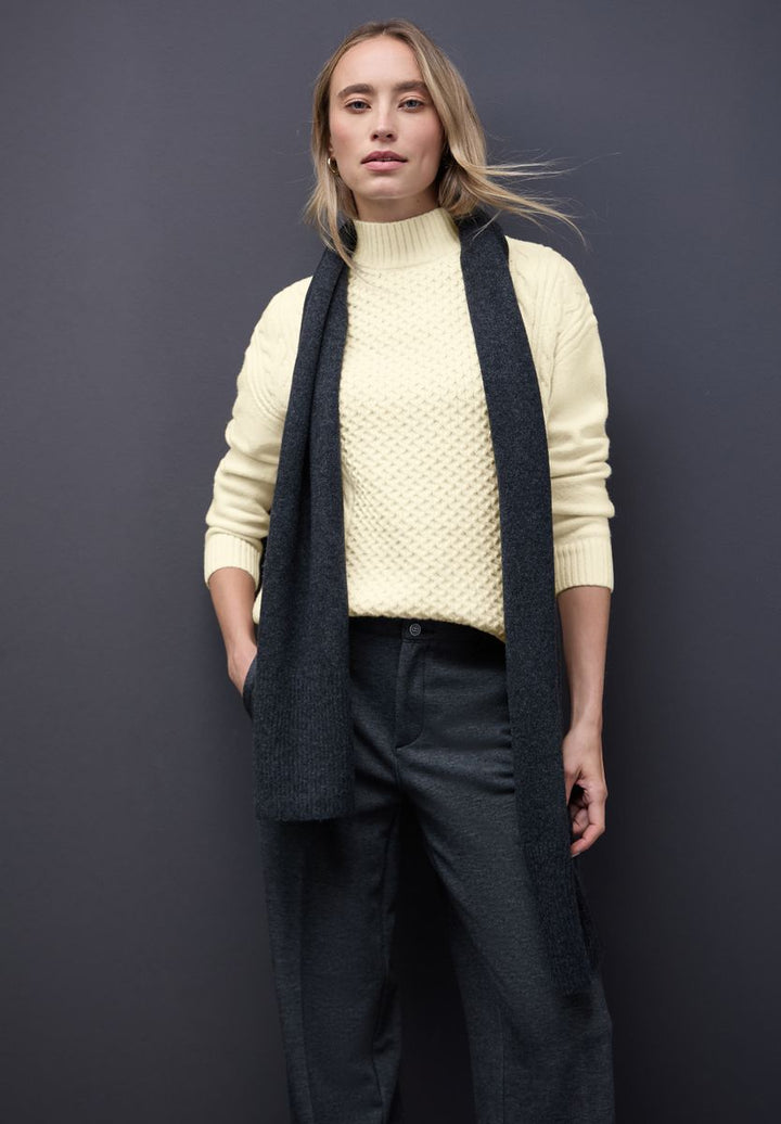 Pullover mit Strickmuster