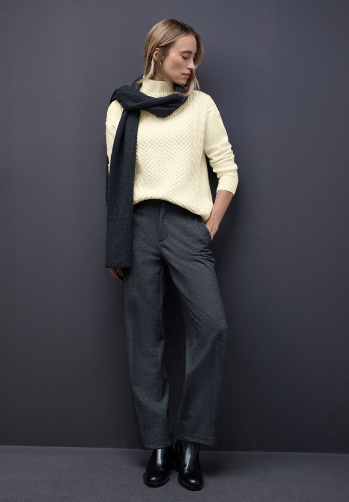 Pullover mit Strickmuster