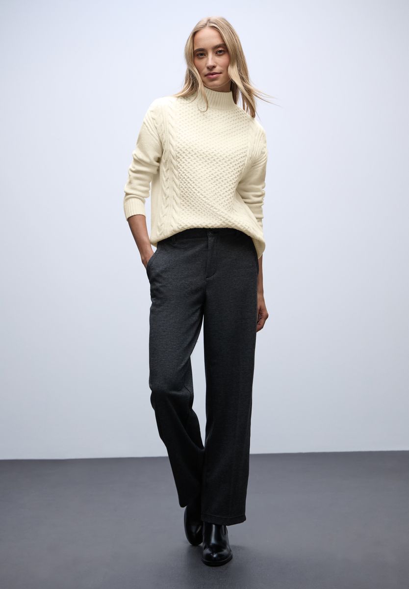 Pullover mit Strickmuster