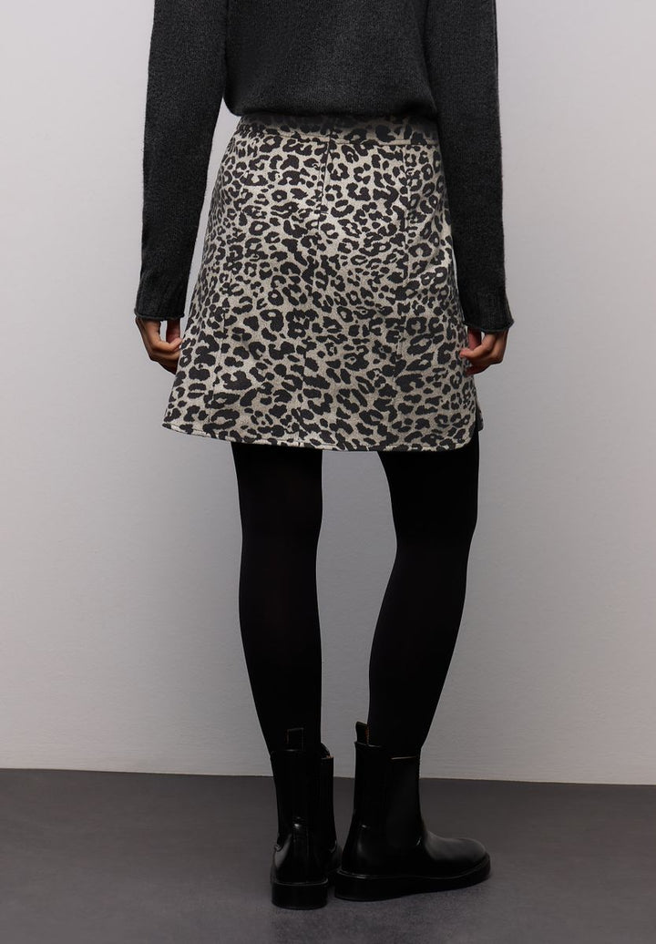 Rock in Wolloptik mit Nieten