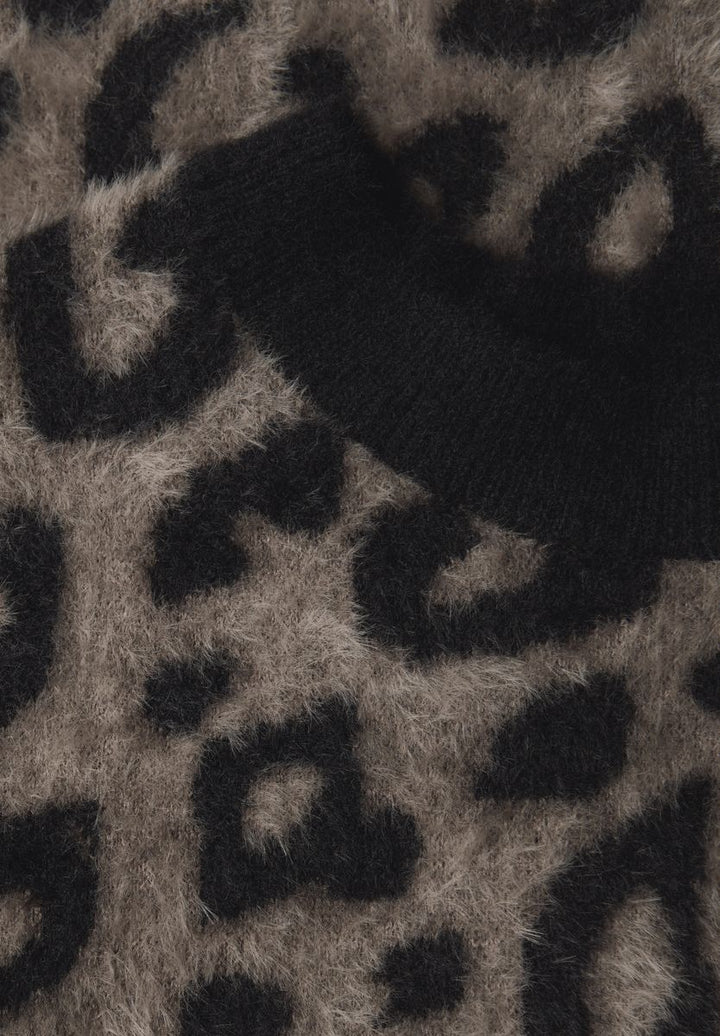 Flauschiger Leo Pullover