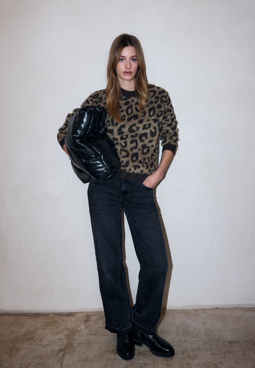 Flauschiger Leo Pullover