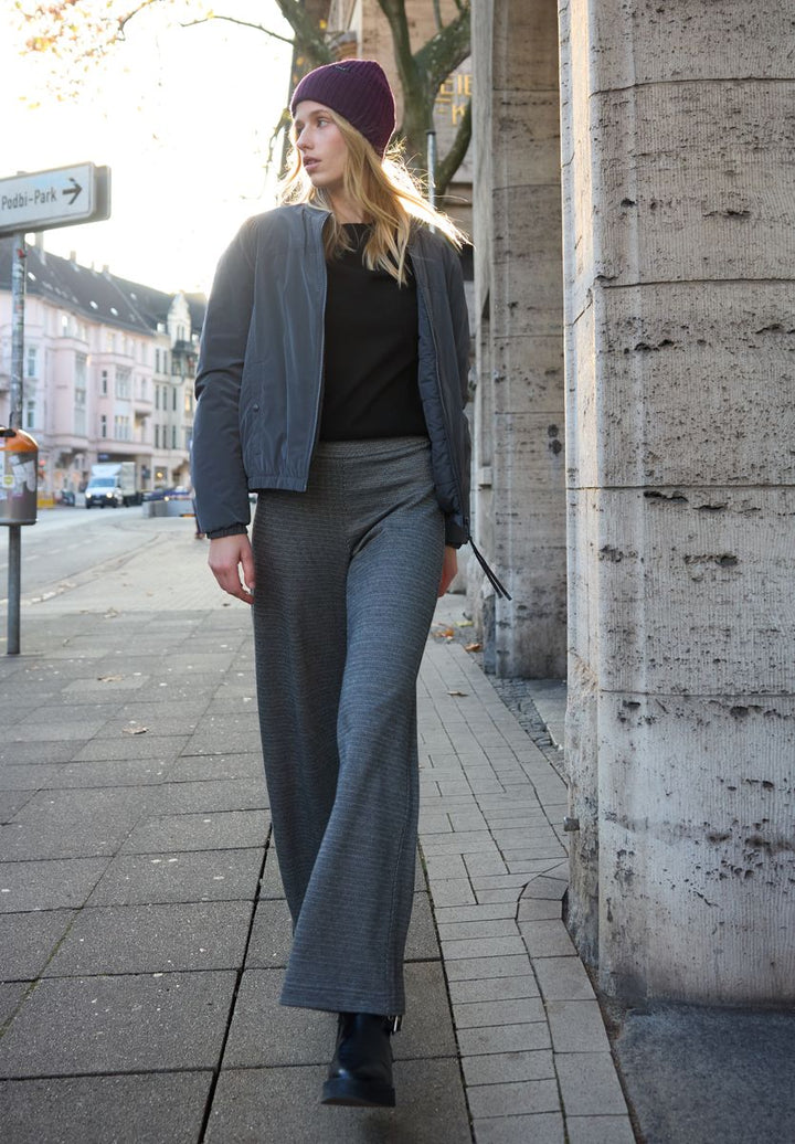 Pullover im Feinstrick