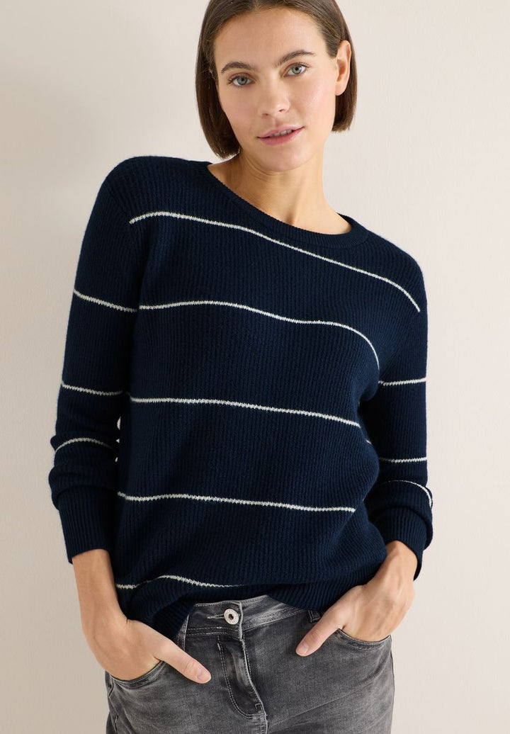 Gestreifter Strukturpullover
