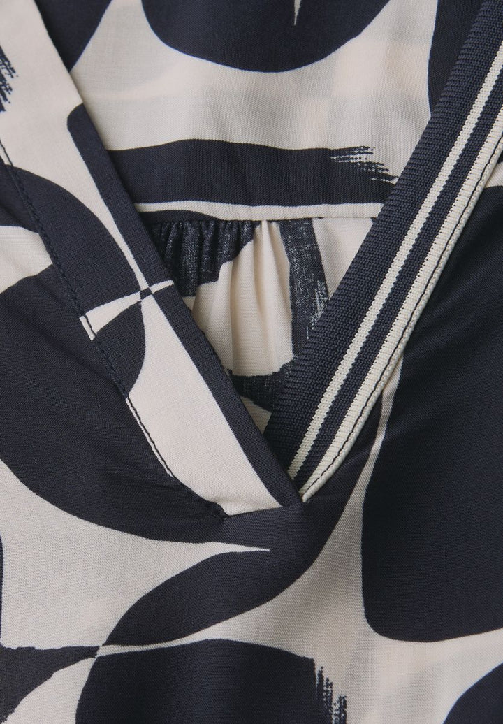 Bluse mit Tapedetails