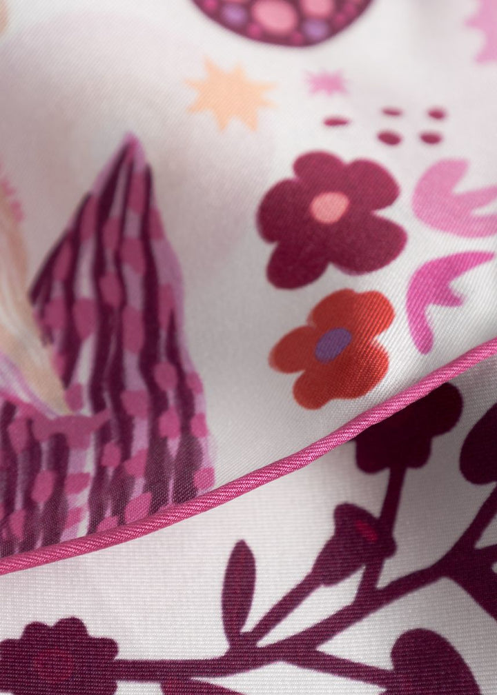 Premium Nickituch aus reiner Seide mit SUPERWOMAN-Motiven