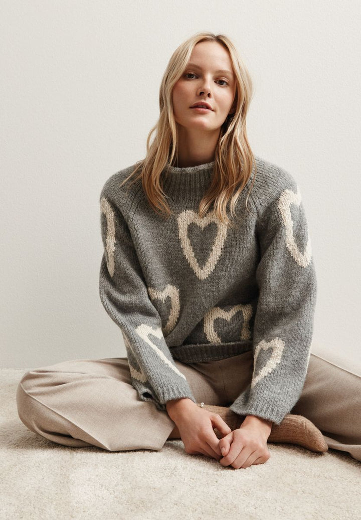 Pullover mit Herzen
