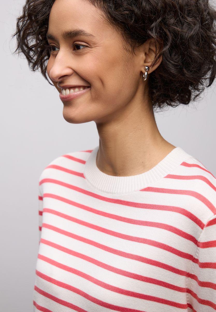 Gestreifter Pullover