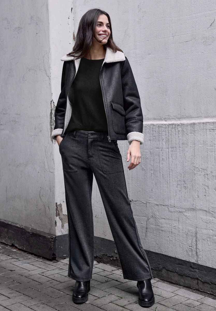 Strickpullover mit Knöpfen