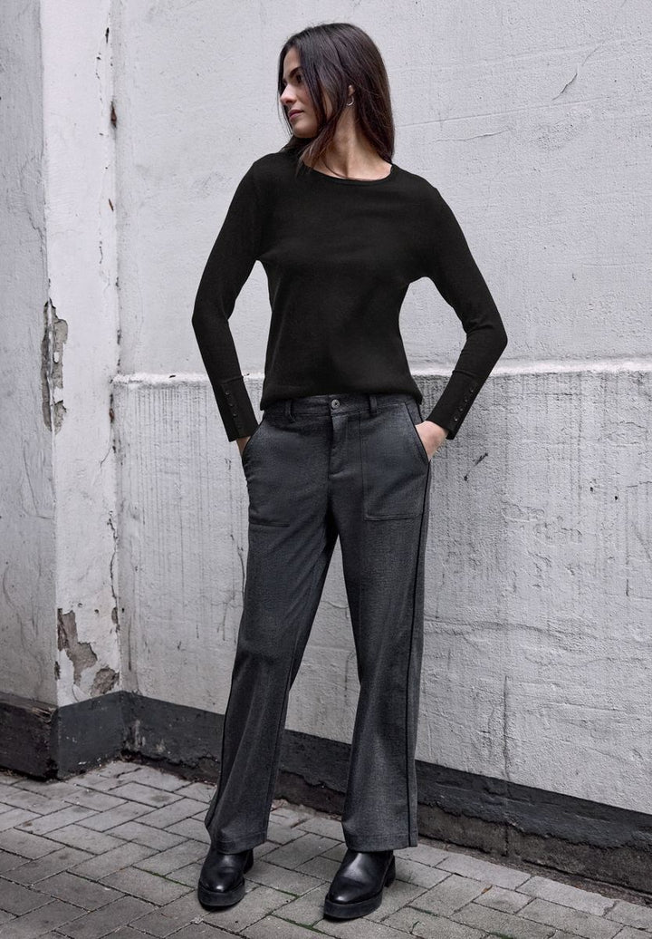 Strickpullover mit Knöpfen