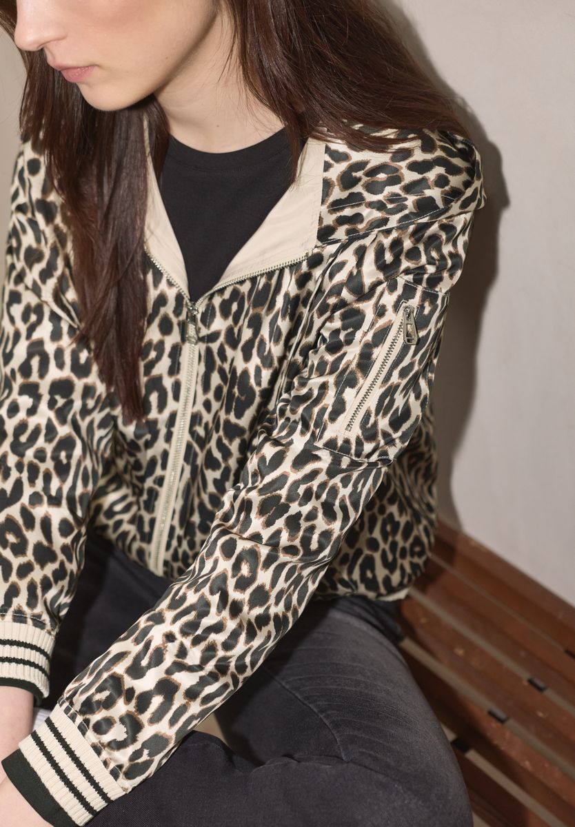 Jacke mit Leo-Muster