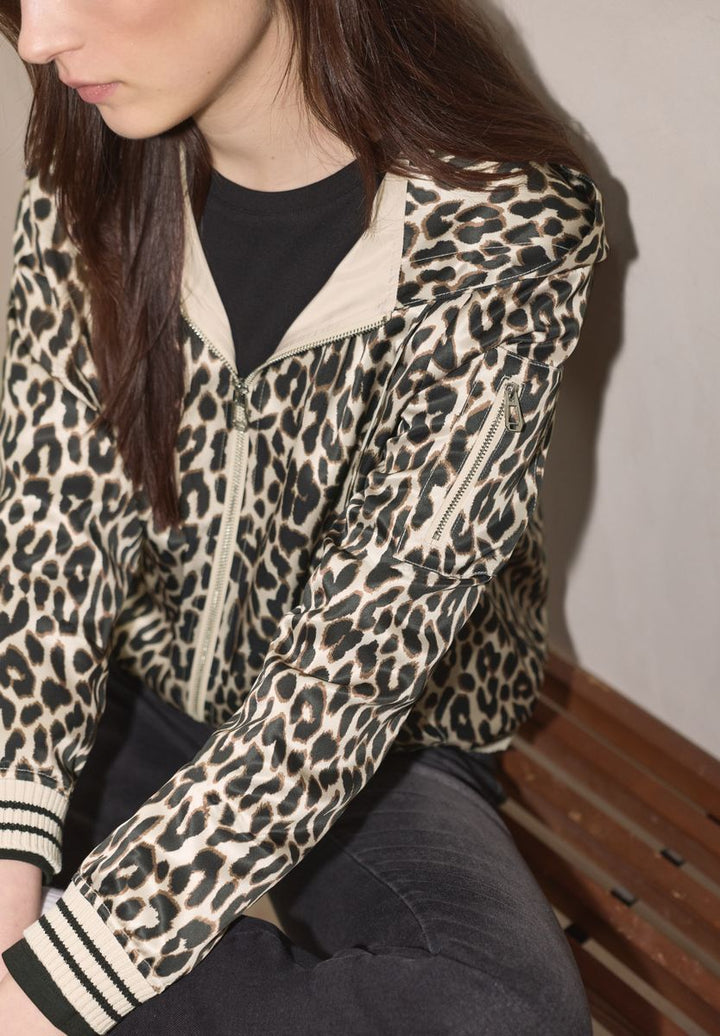 Jacke mit Leo-Muster