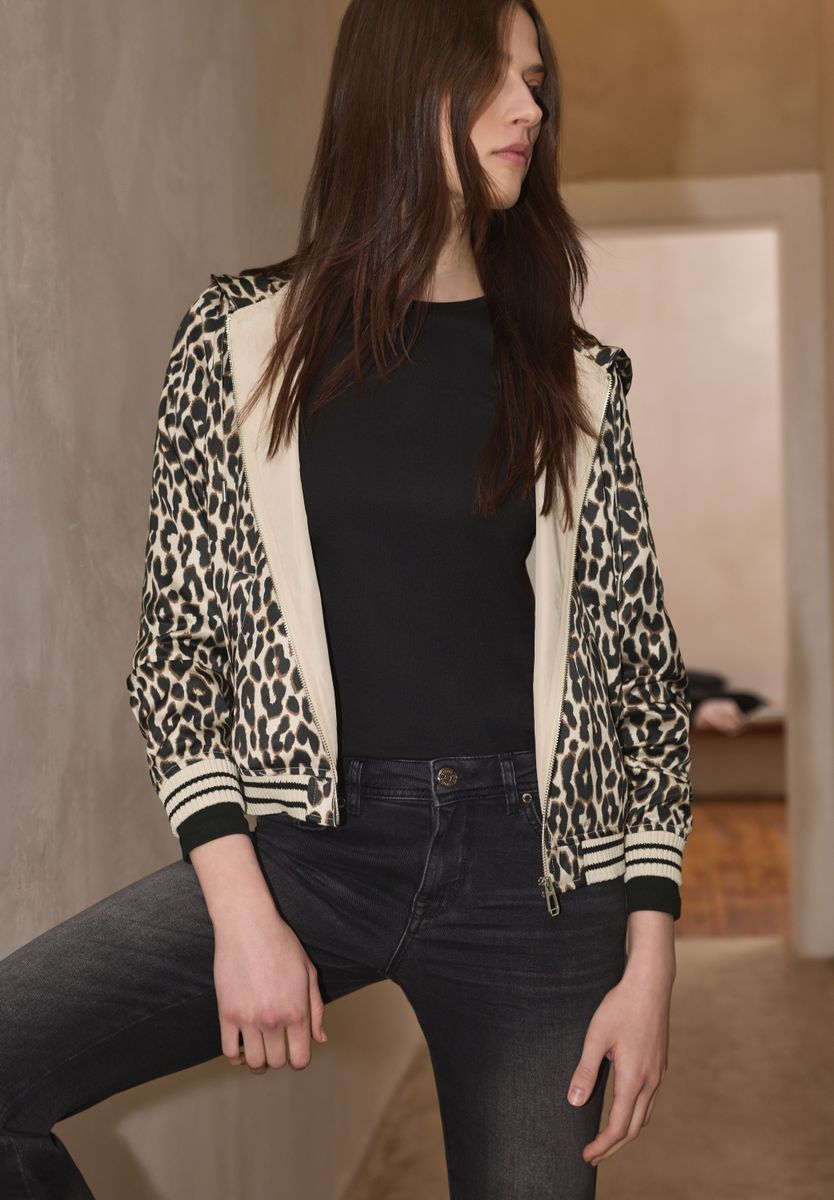 Jacke mit Leo-Muster