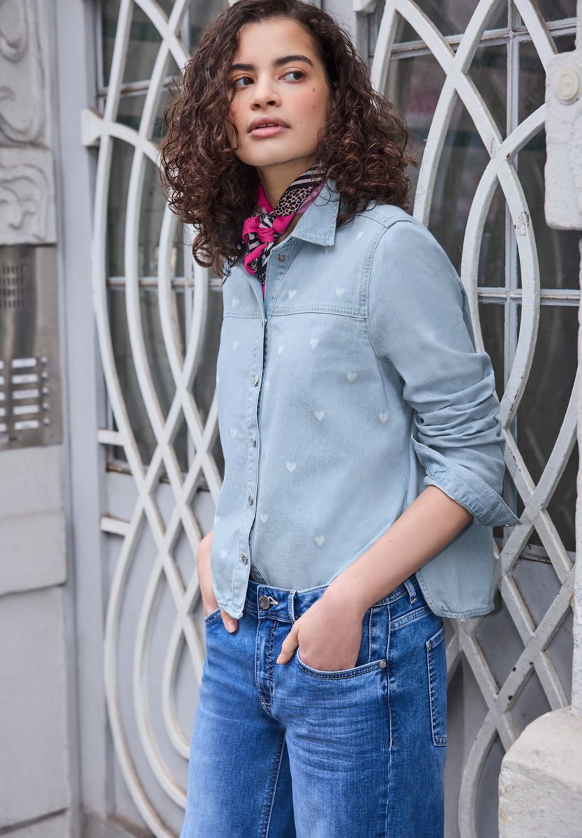 Hemdbluse mit Herzdetails