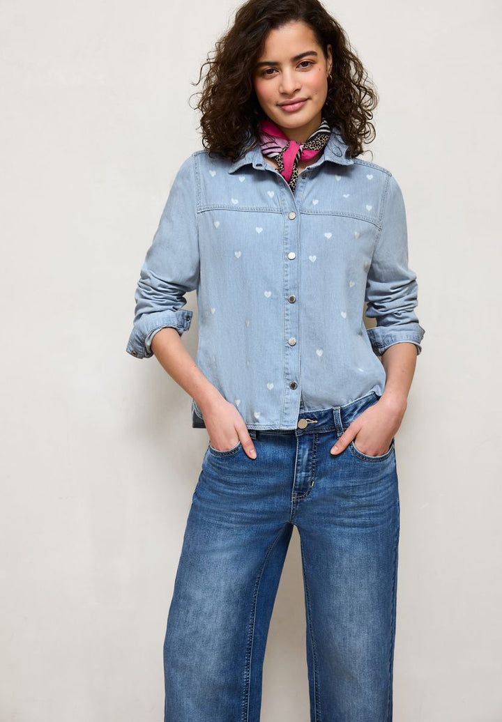 Hemdbluse mit Herzdetails