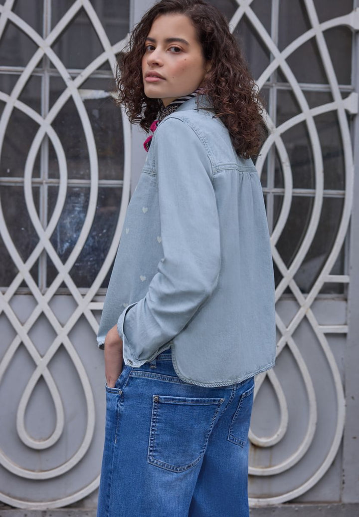 Hemdbluse mit Herzdetails