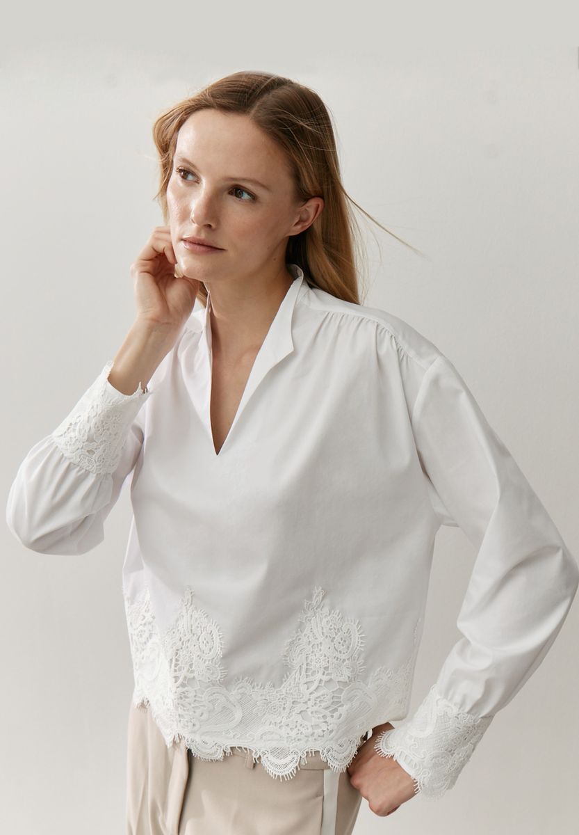 Bluse mit Spitzenbesatz