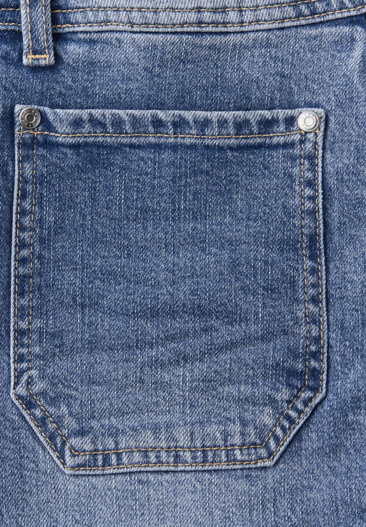 Straight Leg Jeans mit Saumdetail