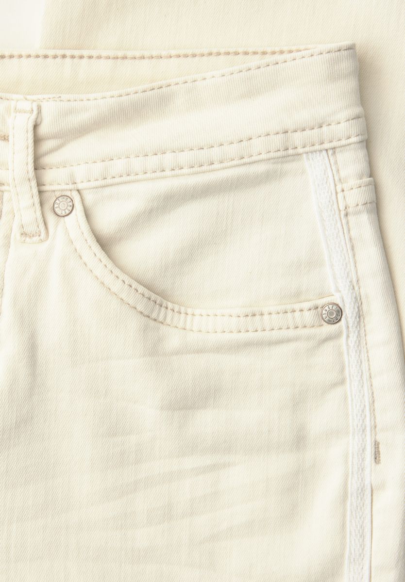 Straight Leg Jeans mit fransigem Saum