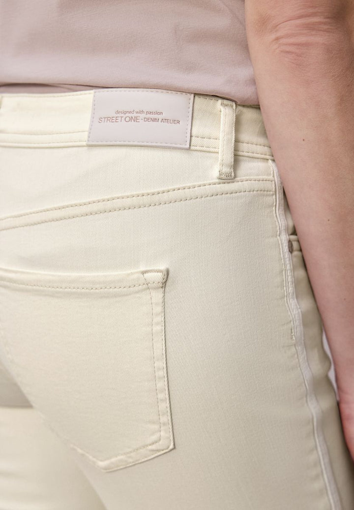 Straight Leg Jeans mit fransigem Saum