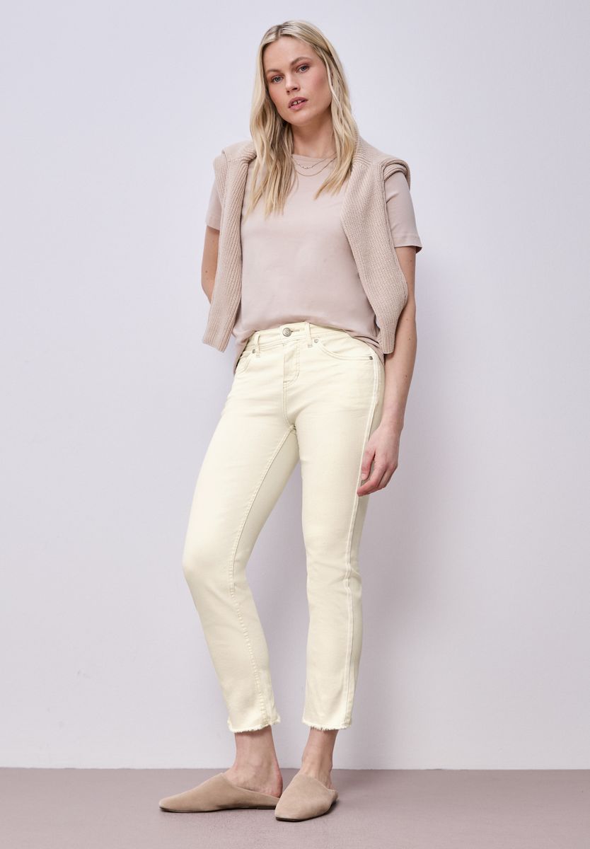 Straight Leg Jeans mit fransigem Saum