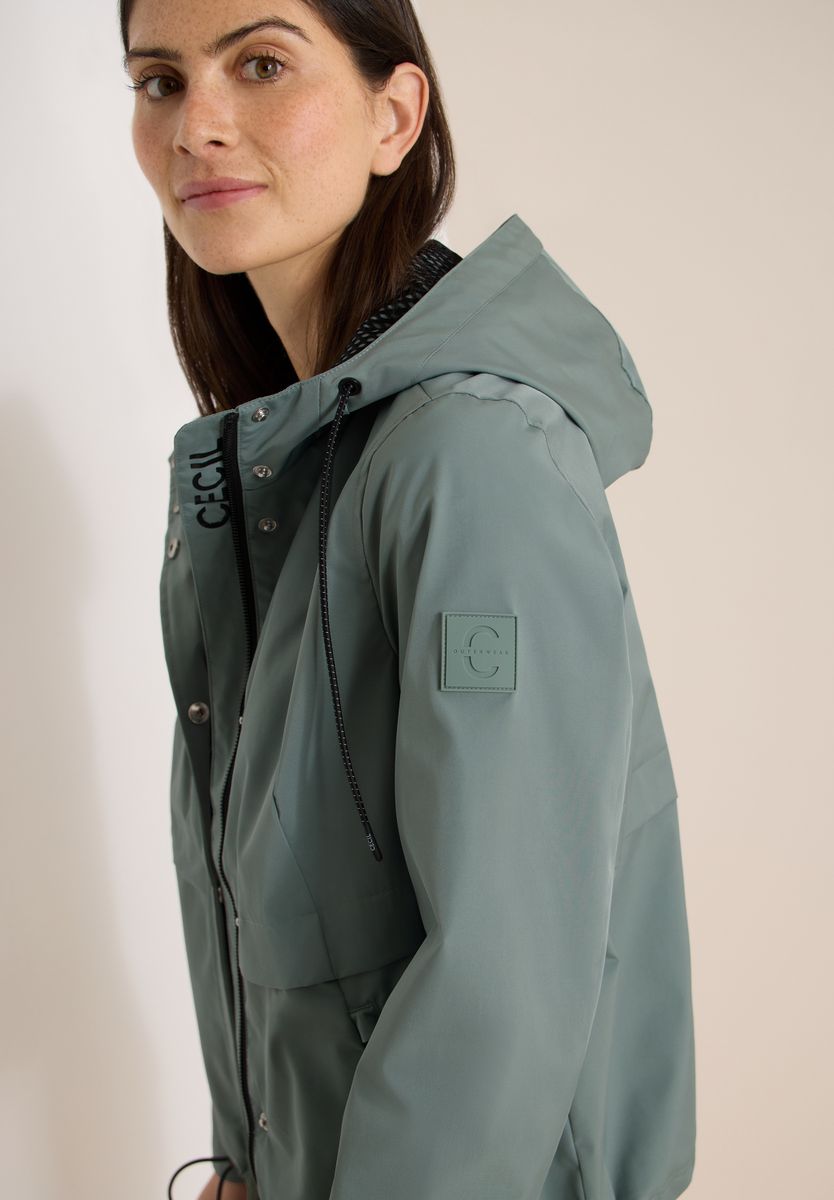 Windbreaker mit Hoodie