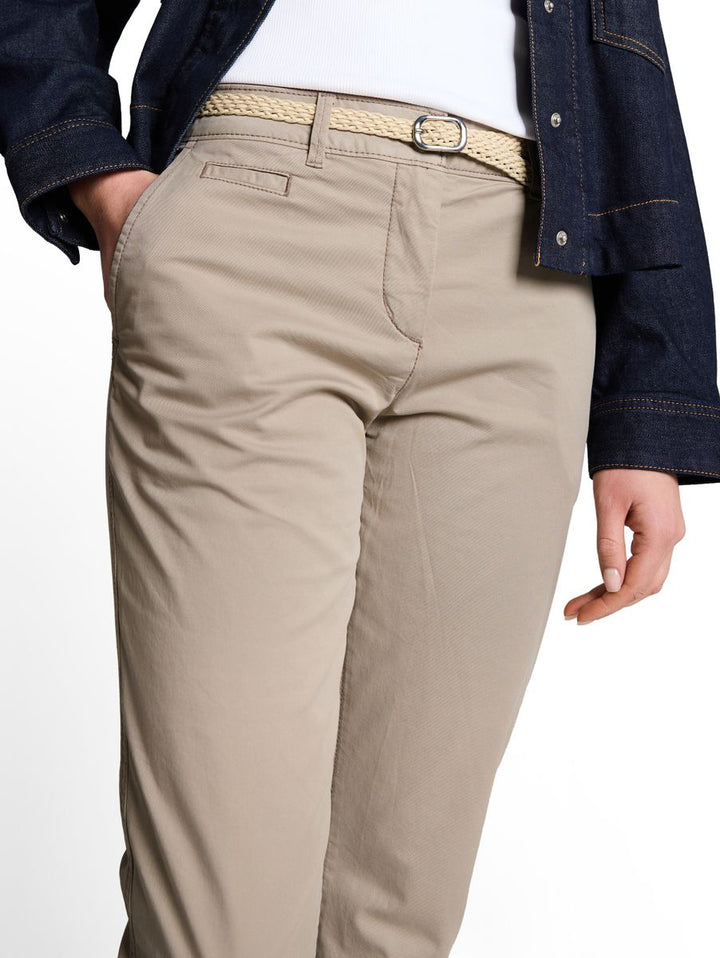 Slim Chino Hose mit Gürtel