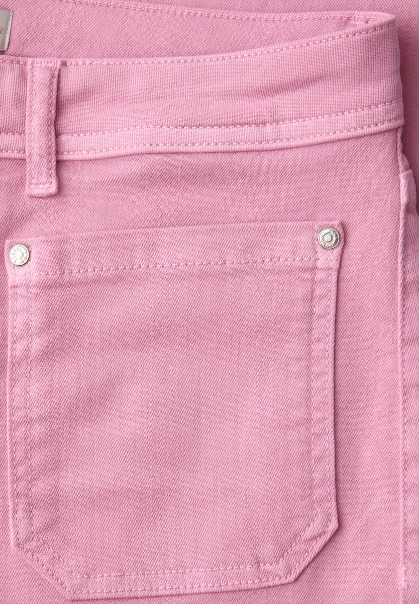 Straight Leg Jeans mit Saumdetail