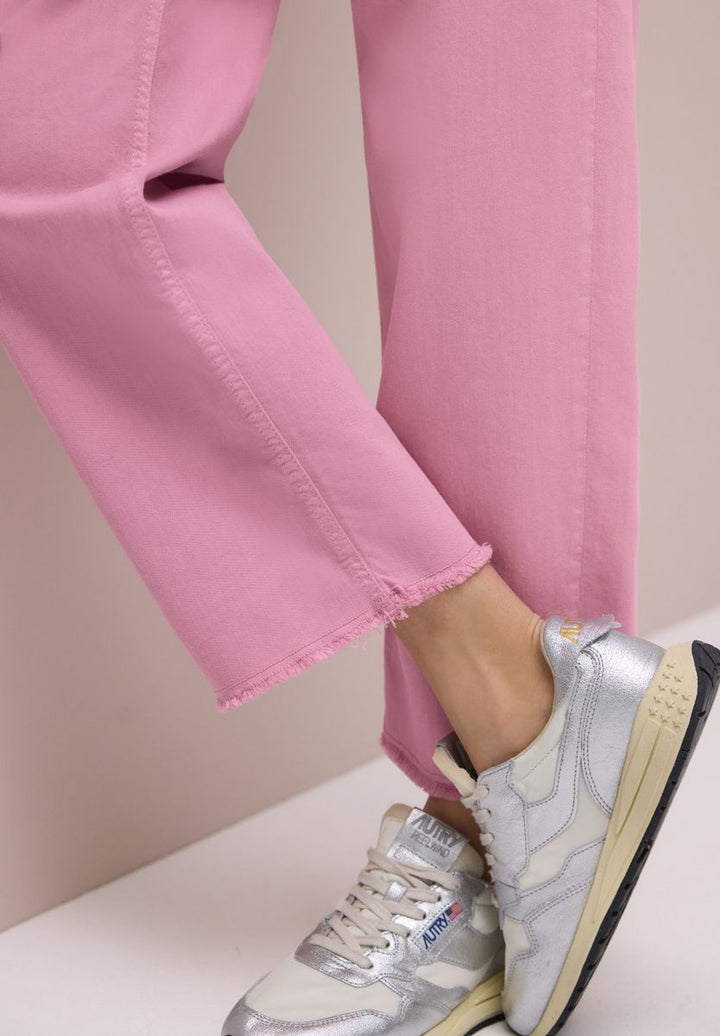 Straight Leg Jeans mit Saumdetail