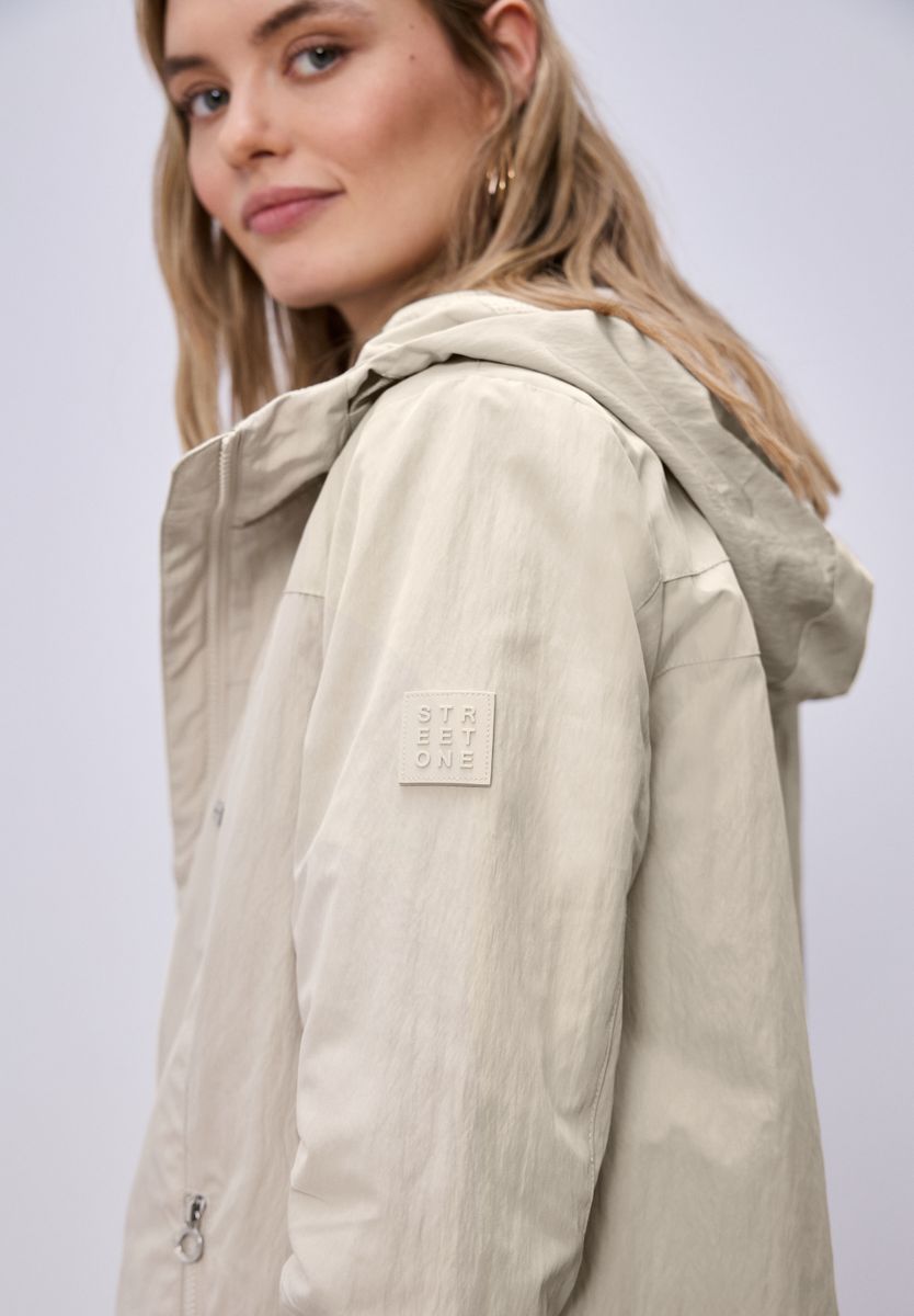 Jacke mit Kapuze und Zipper