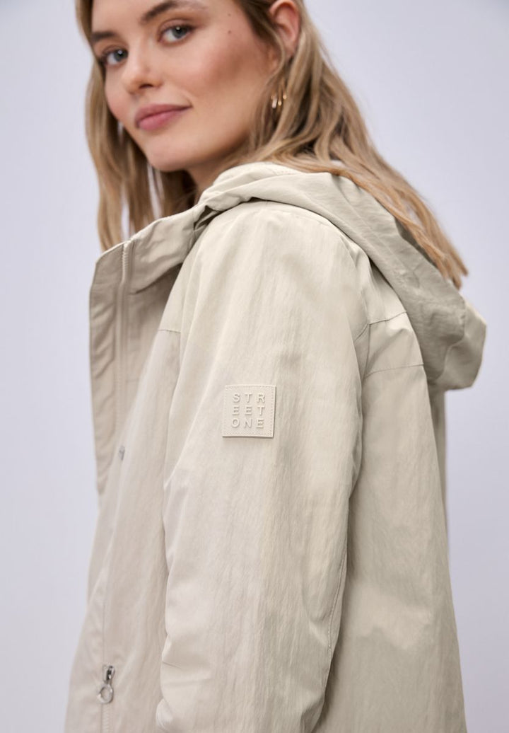 Jacke mit Kapuze und Zipper