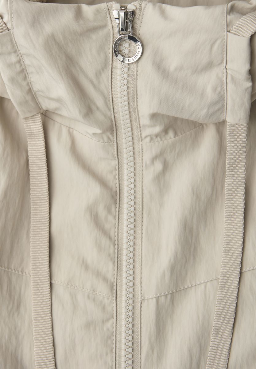Jacke mit Kapuze und Zipper
