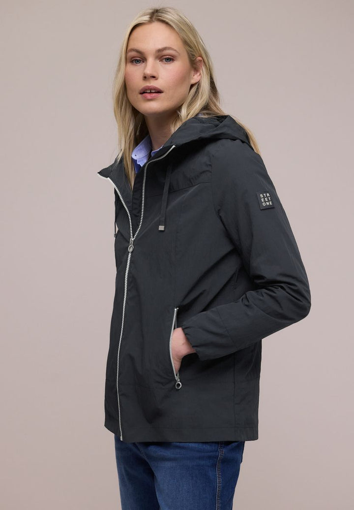 Jacke mit Kapuze und Zipper