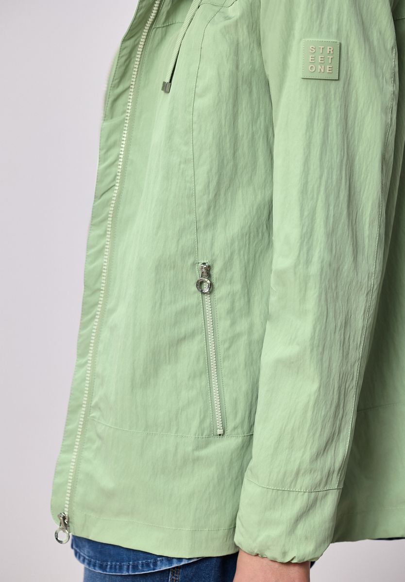 Jacke mit Kapuze und Zipper