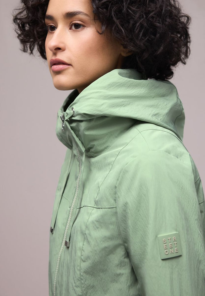 Jacke mit Kapuze und Zipper
