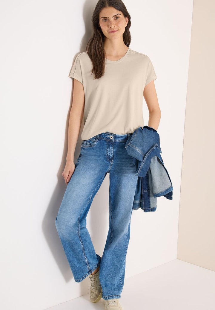 T-Shirt mit V-Neck und Spitzendetail