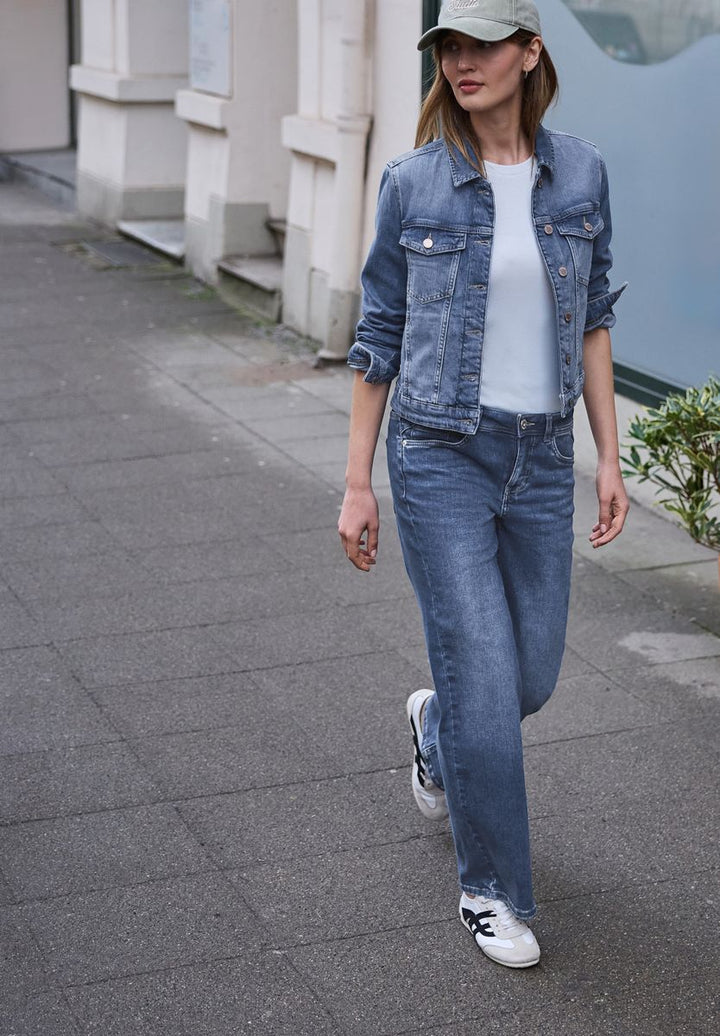 Jeansjacke mit Knöpfen und Backprint