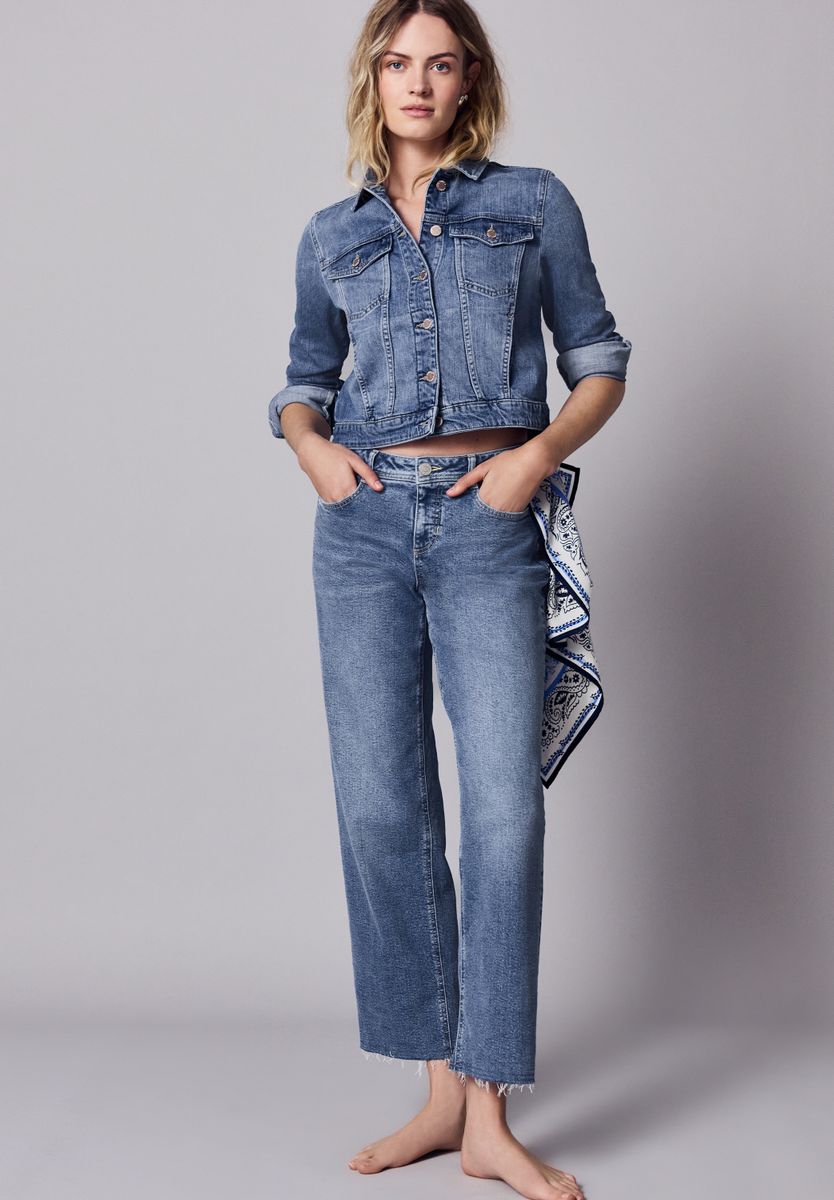 Jeansjacke mit Knöpfen und Backprint