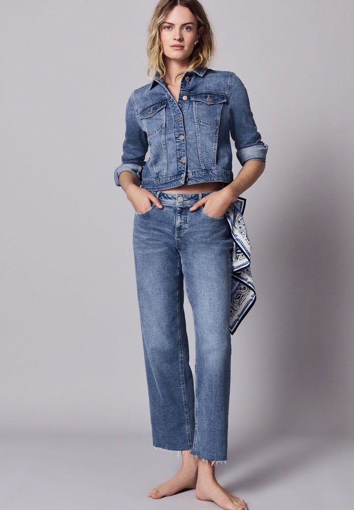 Jeansjacke mit Knöpfen und Backprint